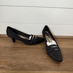 Abella Women's Suede Strappy Low Heeled Dress Shoes, Size 10, EUC, Blac